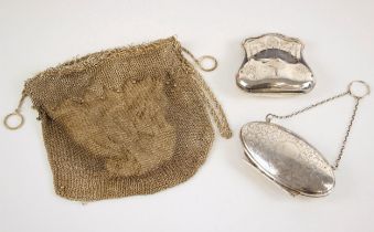 A George V silver mounted purse, Edwin Joseph Houlston, Birmingham 1917, with engraved garland