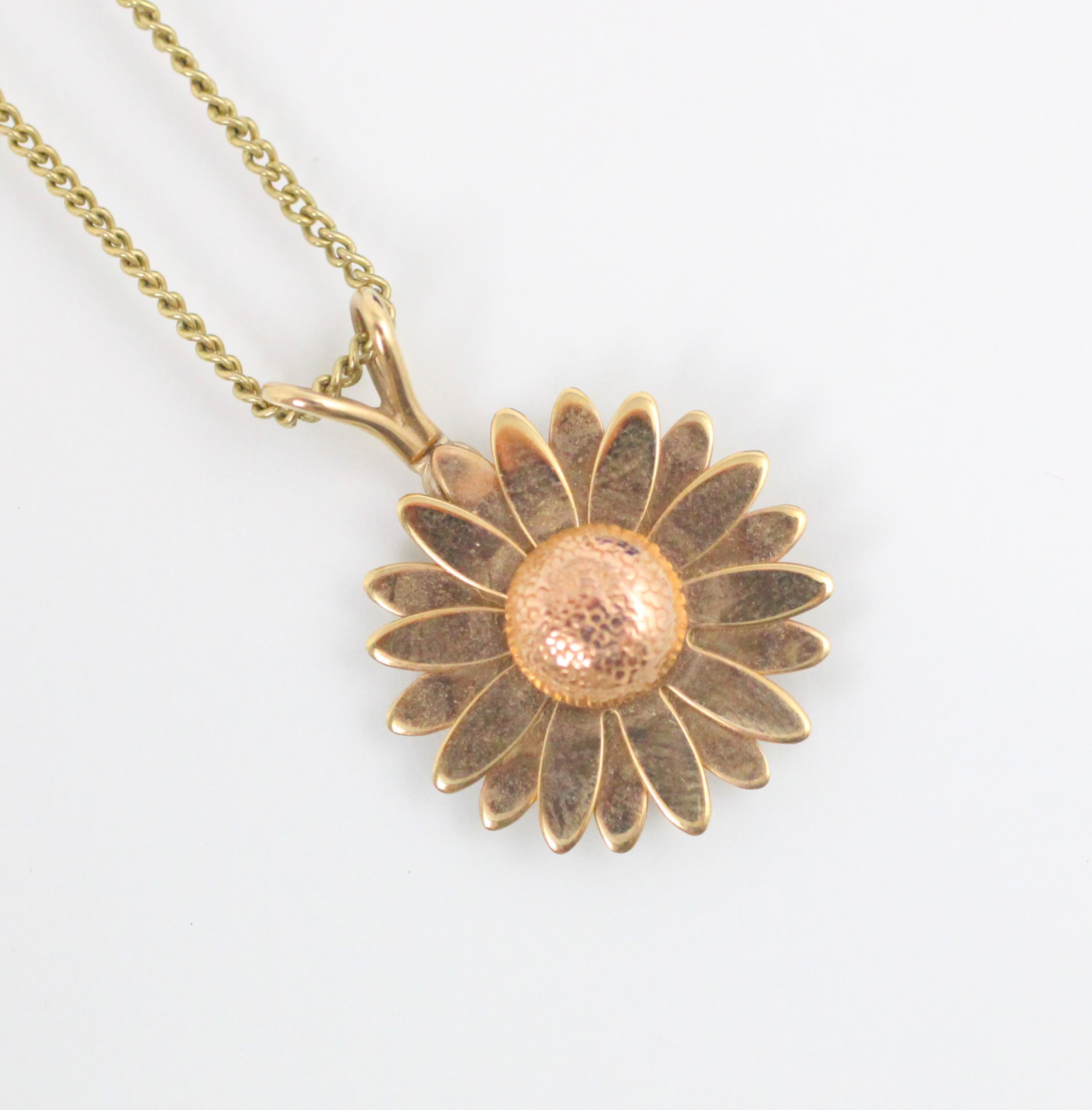 A Clogau 9ct gold ‘sunflower’ pendant, with realistic engraved detail, stamped to reverse, upon - Image 2 of 3