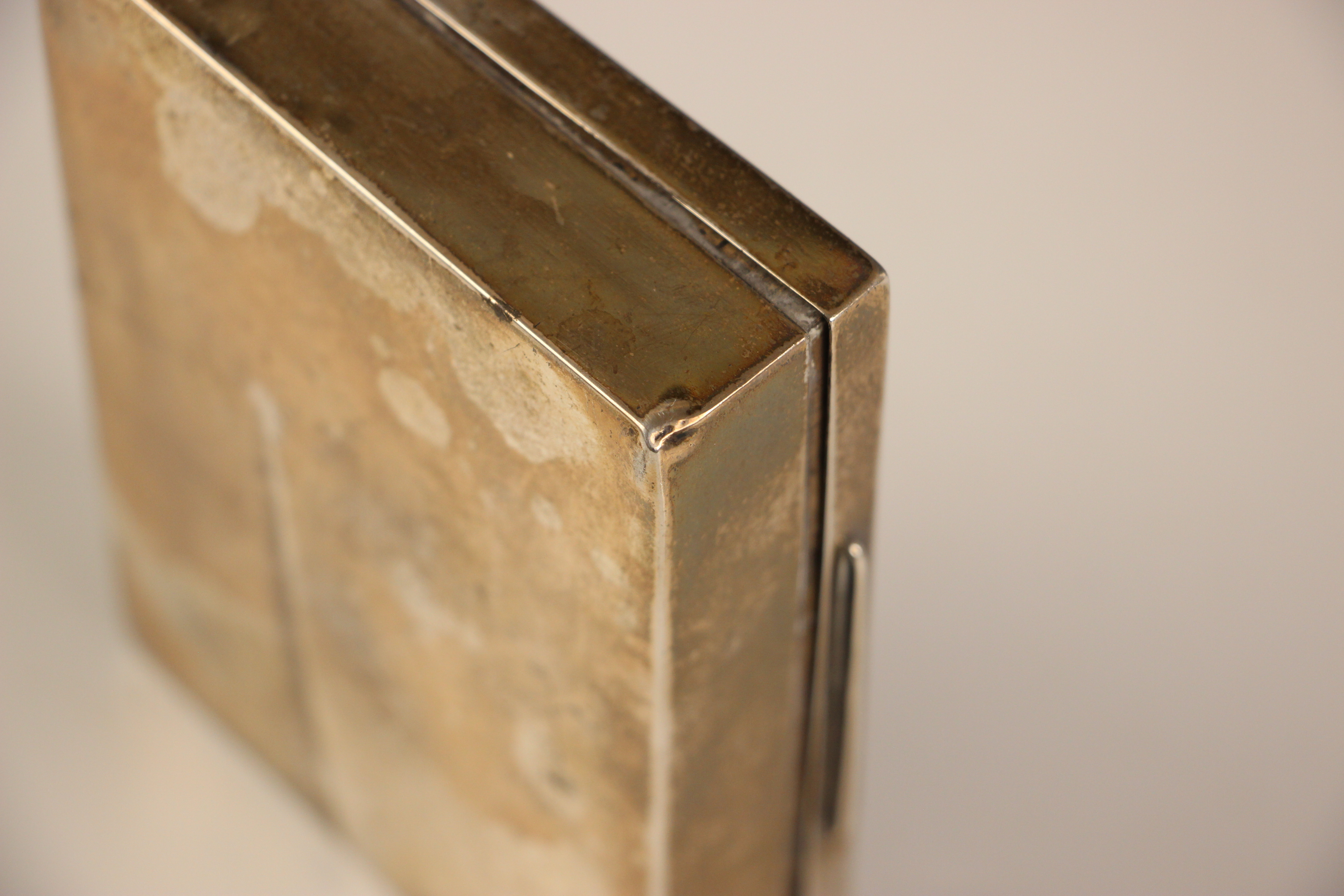 A Victorian silver cigarette box, Joseph Henry Raymond, London 1900, the rectangular hinged cover - Image 7 of 9