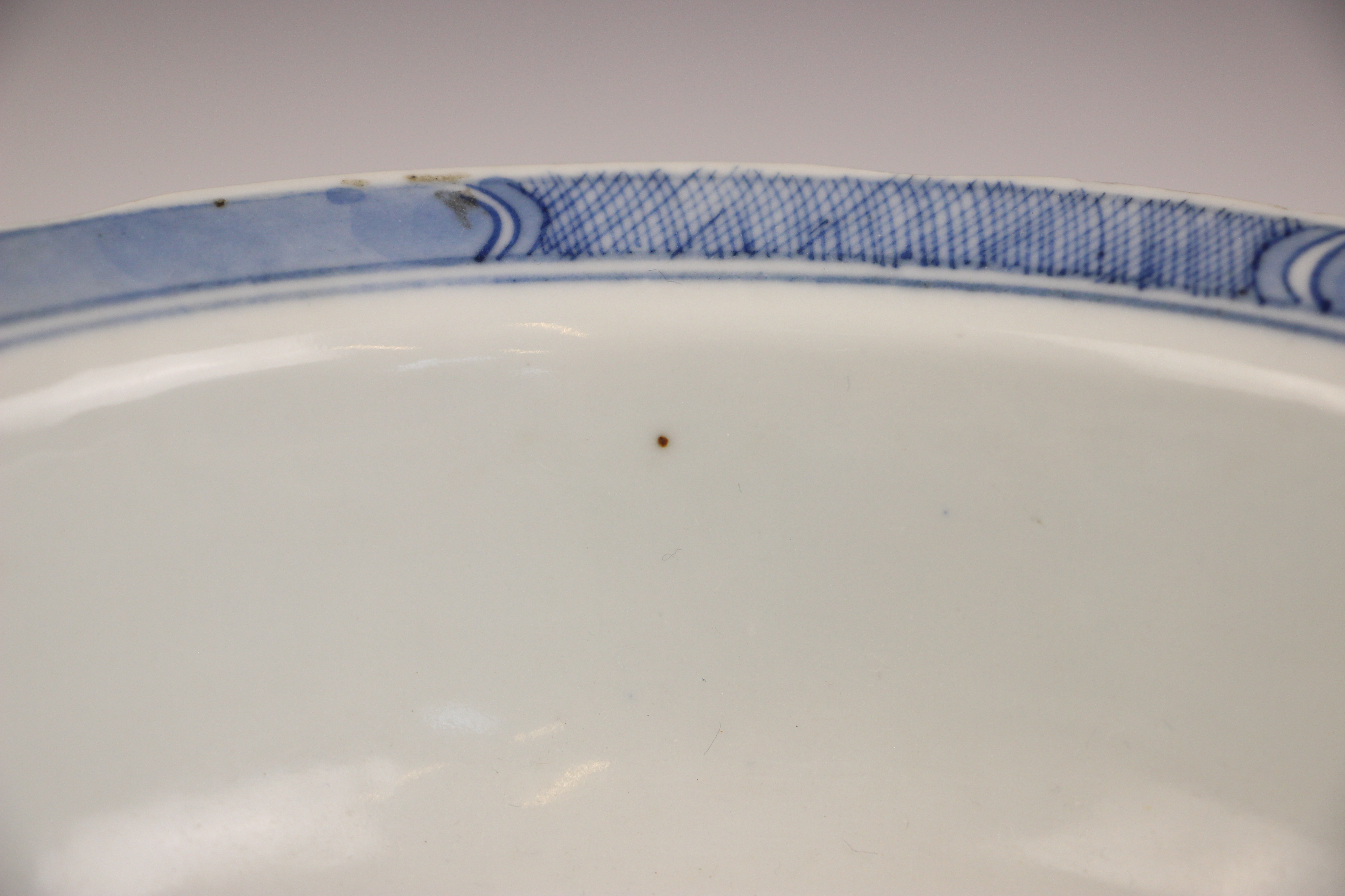 A Chinese porcelain blue and white bowl, 19th century, Kangxi four character mark, decorated in - Image 7 of 7