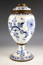 A Meissen porcelain Onion pattern blue and white lamp base, of baluster form with removable cover