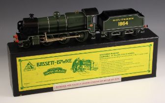 A Bassett-Lowke 'O' gauge electrically powered model railway locomotive and tender, 'Southern