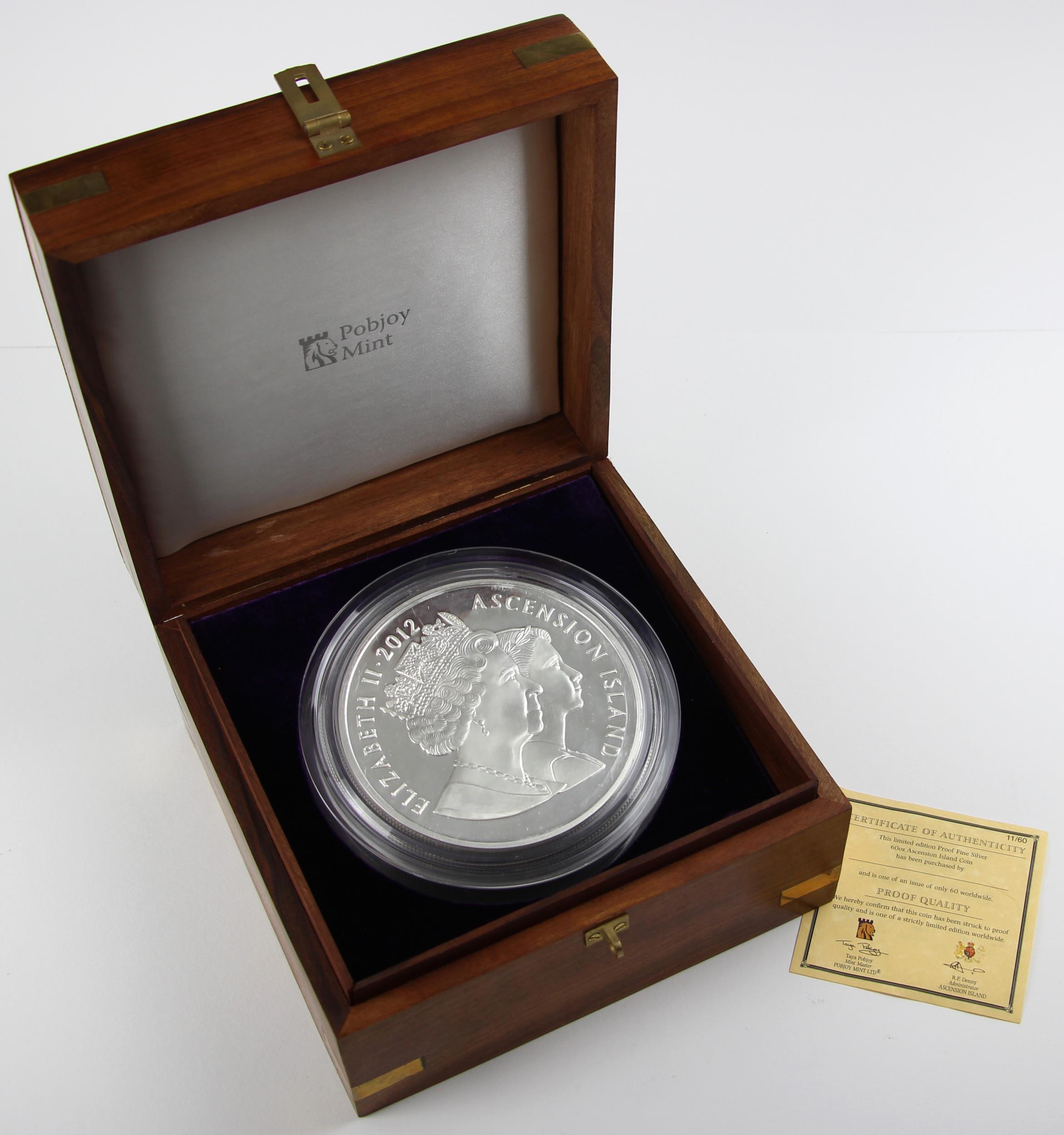 Elizabeth II (1952-2022), Diamond Jubilee 60 Crowns coin, 2012, Proof, no.11/60, encapsulated, cased - Bild 3 aus 4