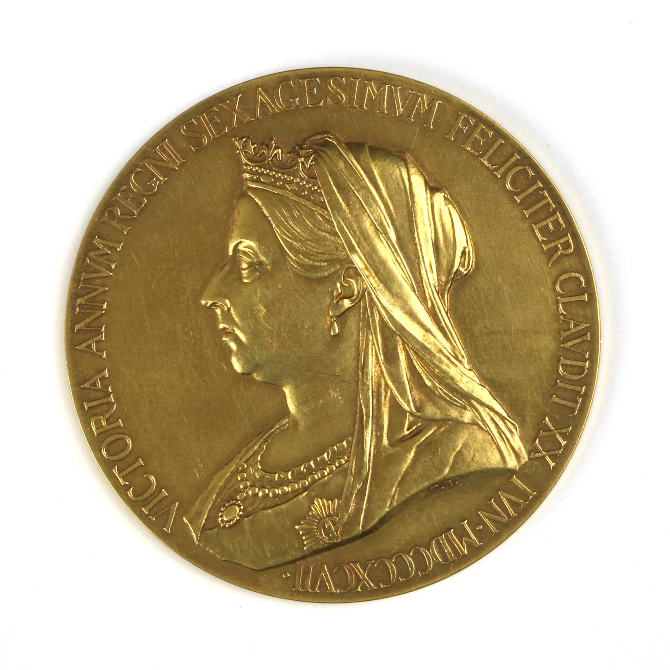 Victoria (1837-1901), Diamond Jubilee 1897, official gold medal, large size, by G. W. de Saulles - Image 2 of 3