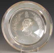 A silver Royal Commemorative plate, Roberts and Dore, London 1977, no.123/2000, The Annigoni