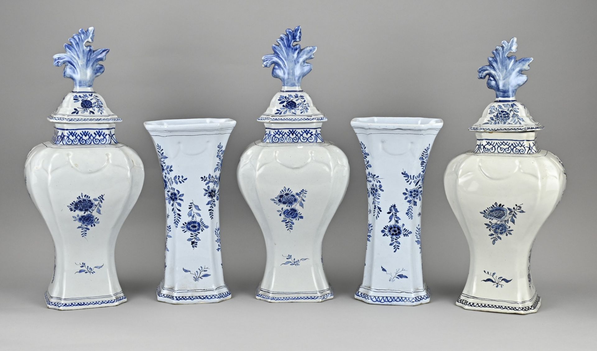 5-piece Delft cabinet set, H 29 - 45 cm. - Bild 2 aus 3