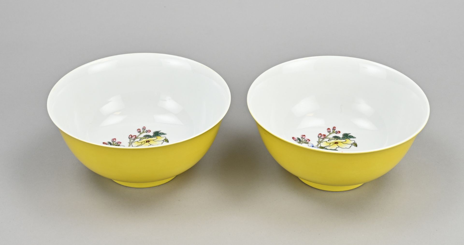 Set of Chinese yellow bowls Ã˜ 15.6 cm.