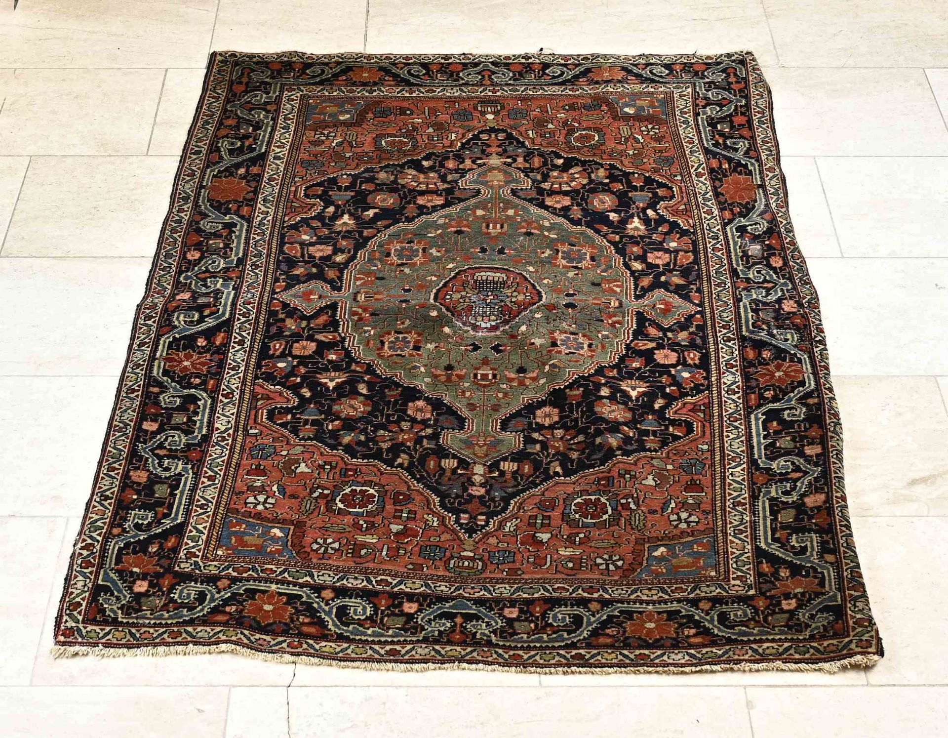 Persian rug, 155 x 110 cm.