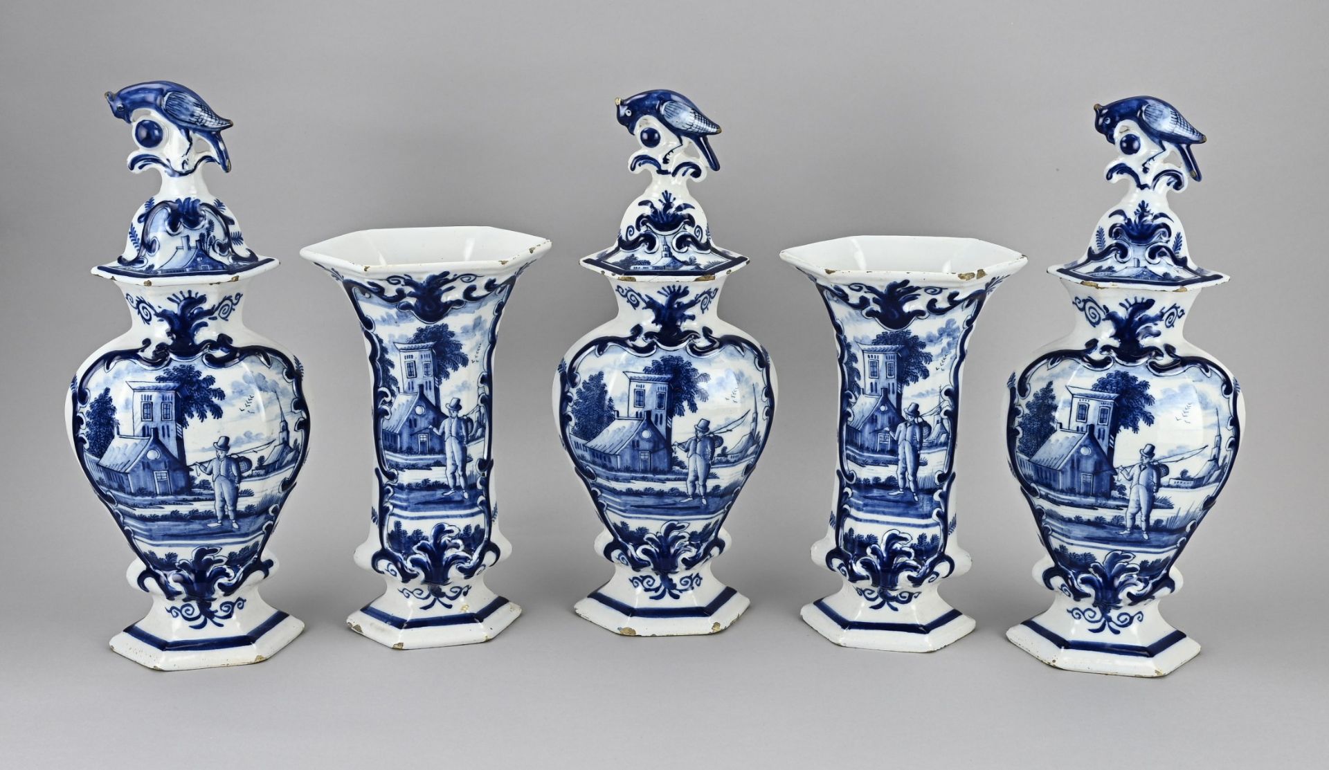 5-piece Delft cabinet set, H 29 - 41 cm.