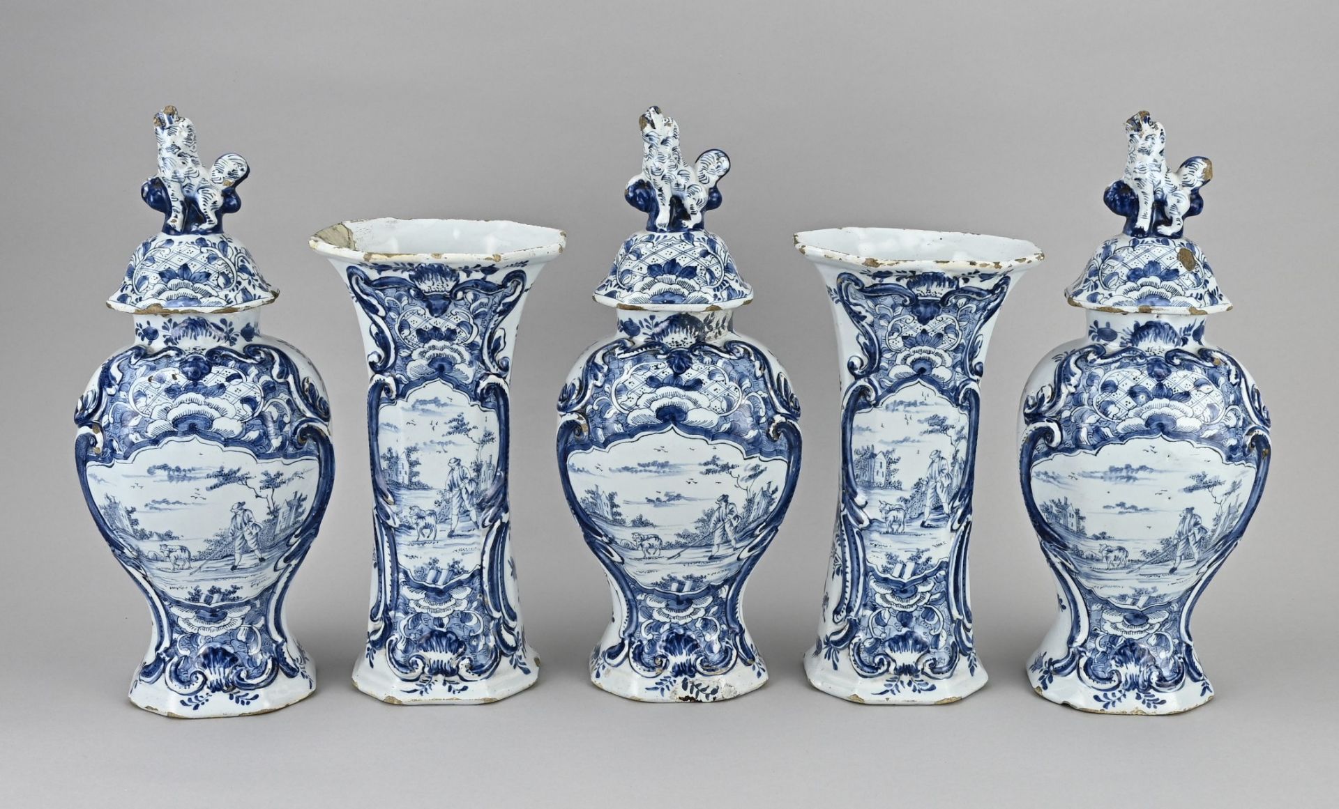 5-piece Delft cabinet set, H 28 - 37 cm.