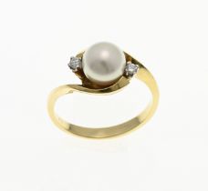 Gold ring with pearl