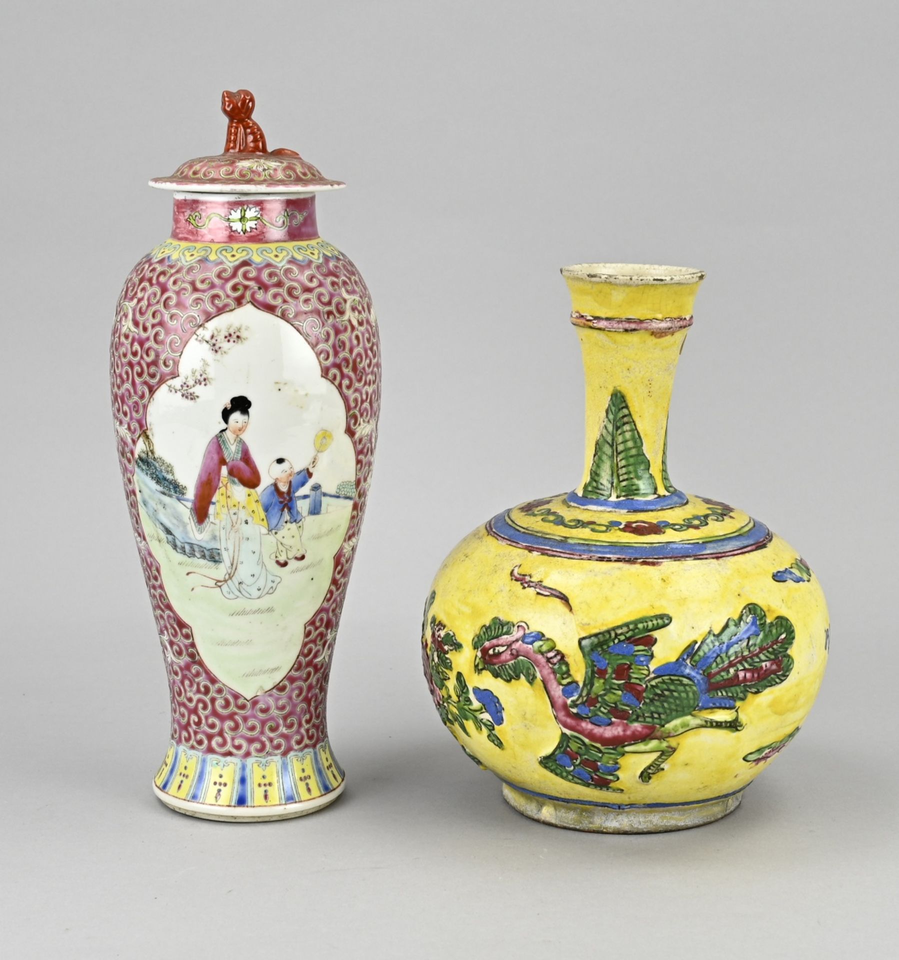 2x Lidded vase, H 24 - 34 cm.