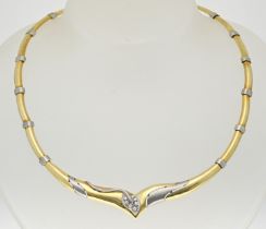 Gold choker with diamond