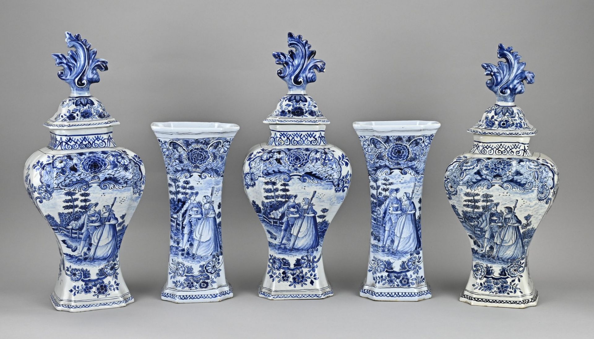 5-piece Delft cabinet set, H 29 - 45 cm.