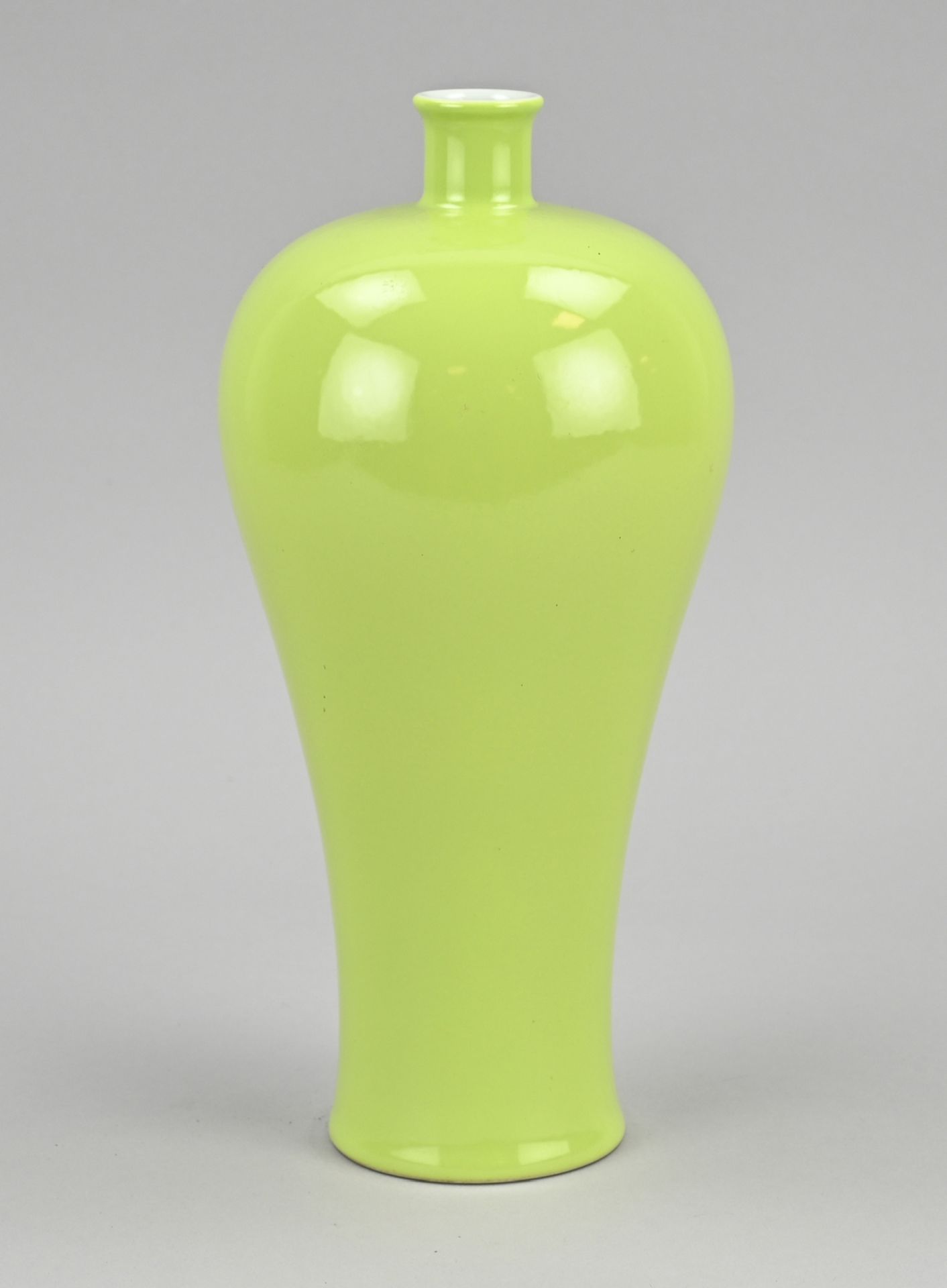 Chinese meiping vase, H 25 cm.