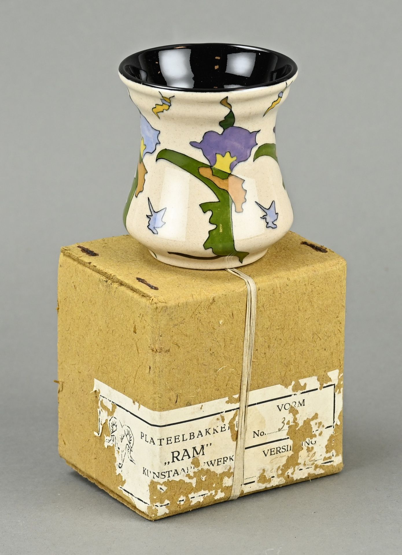 Antique Colenbrander vase, H 7.3 cm.