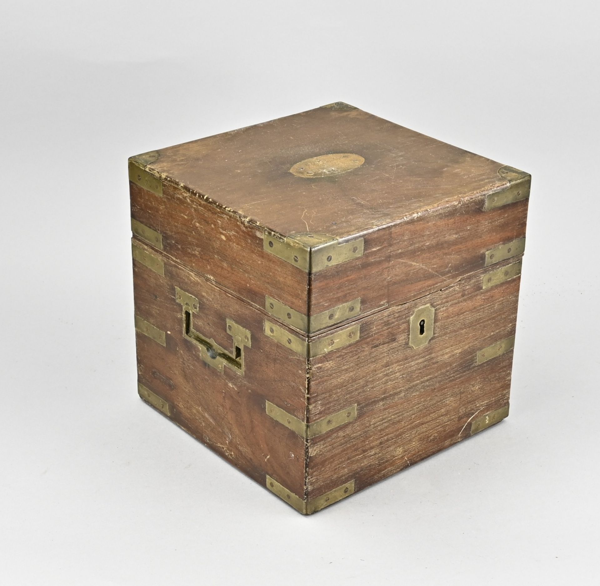 Liqueur set in mahogany box - Image 3 of 3