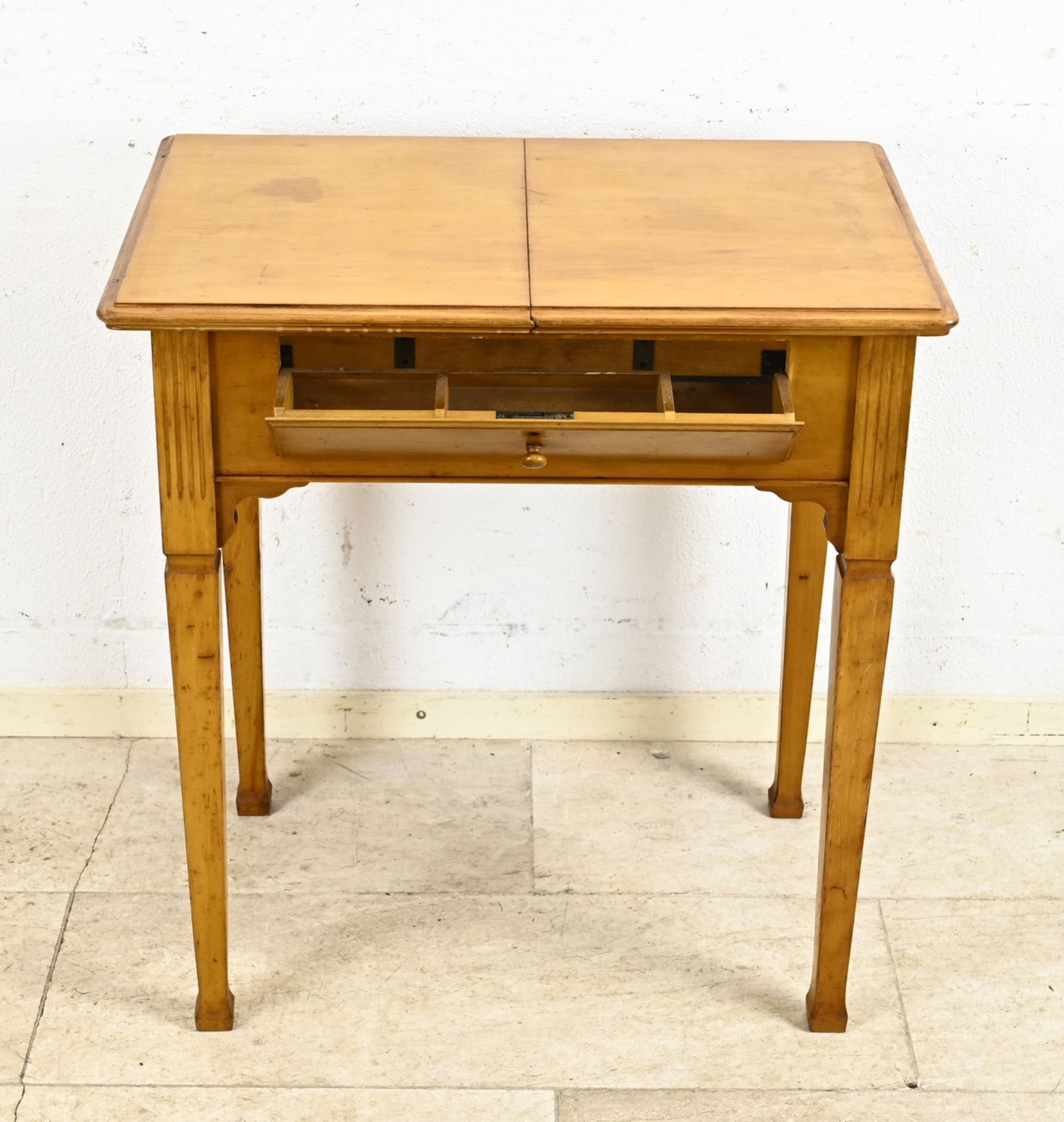 Oak etagÃ¨re table, 1900 - Image 2 of 2