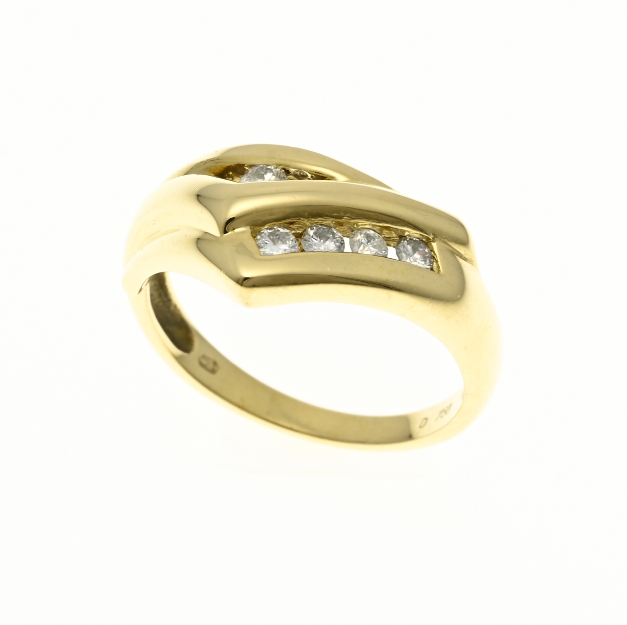 Gold ring with diamond