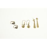 Lot of gold stud earrings