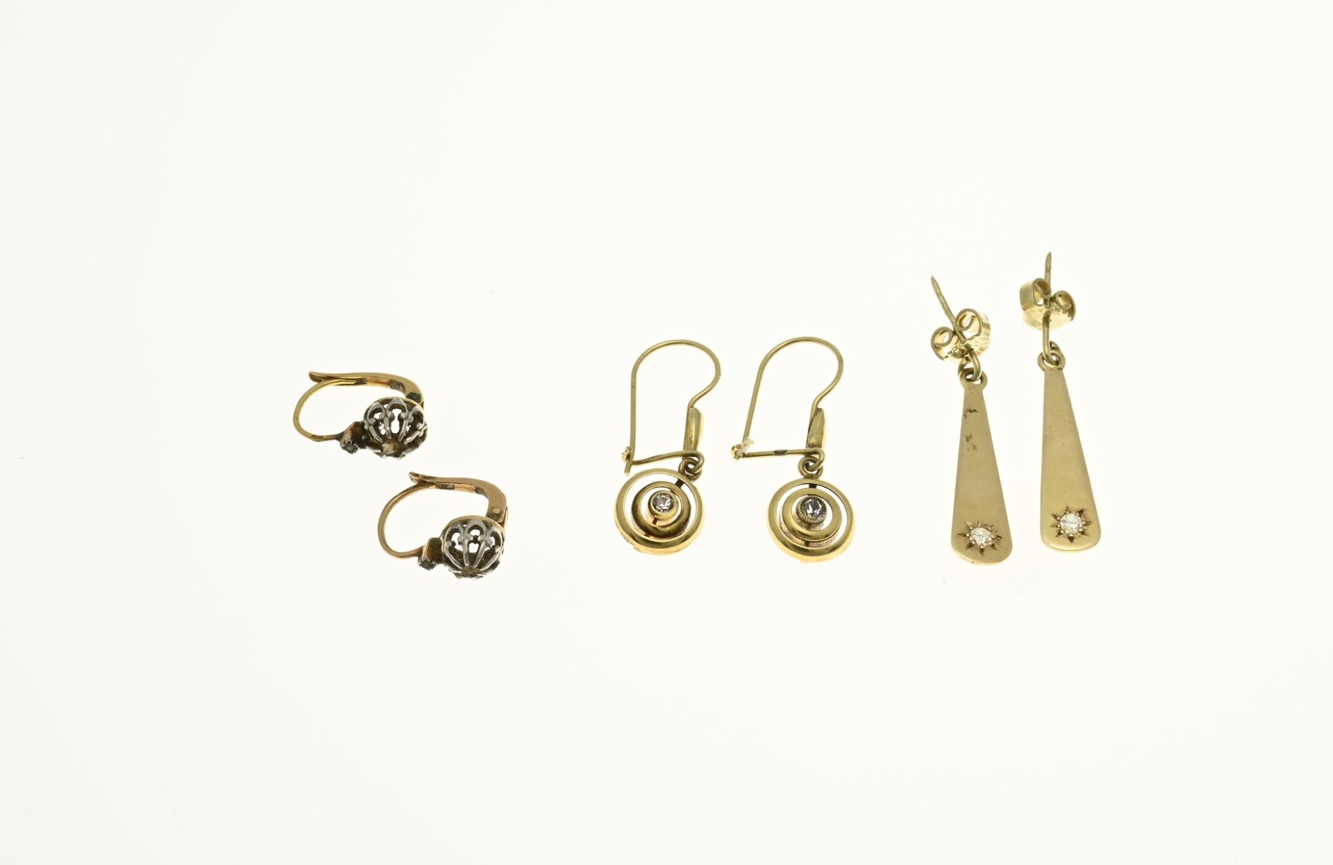 Lot of gold stud earrings