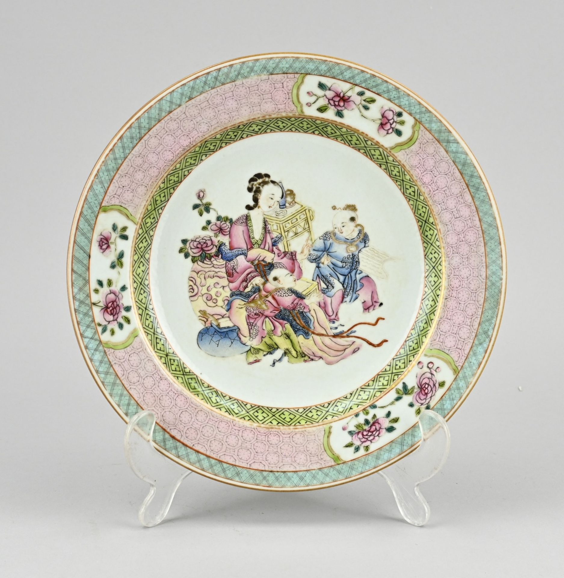 Chinese fam. rose plate Ã˜ 22.4 cm.