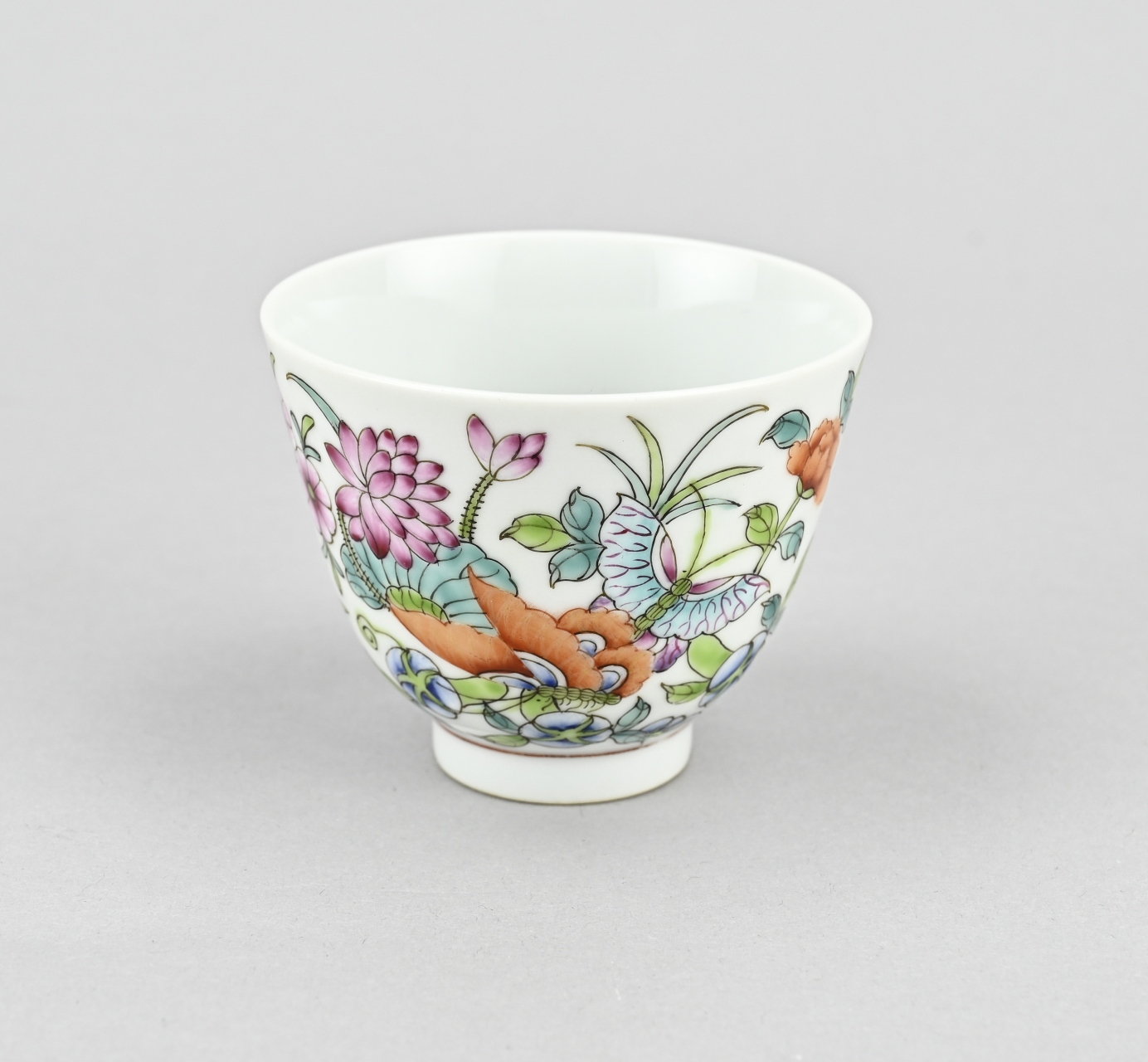 Chinese fam. rose cup Ã˜ 7.4 cm.