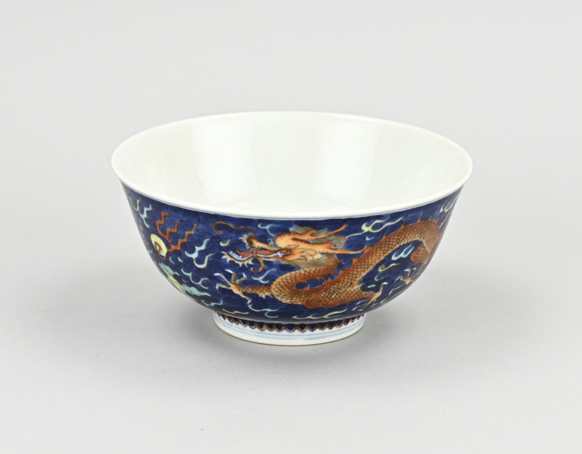 Chinese dragon bowl Ã˜ 15.3 cm.