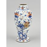 Chinese Imari vase, H 22.5 cm.