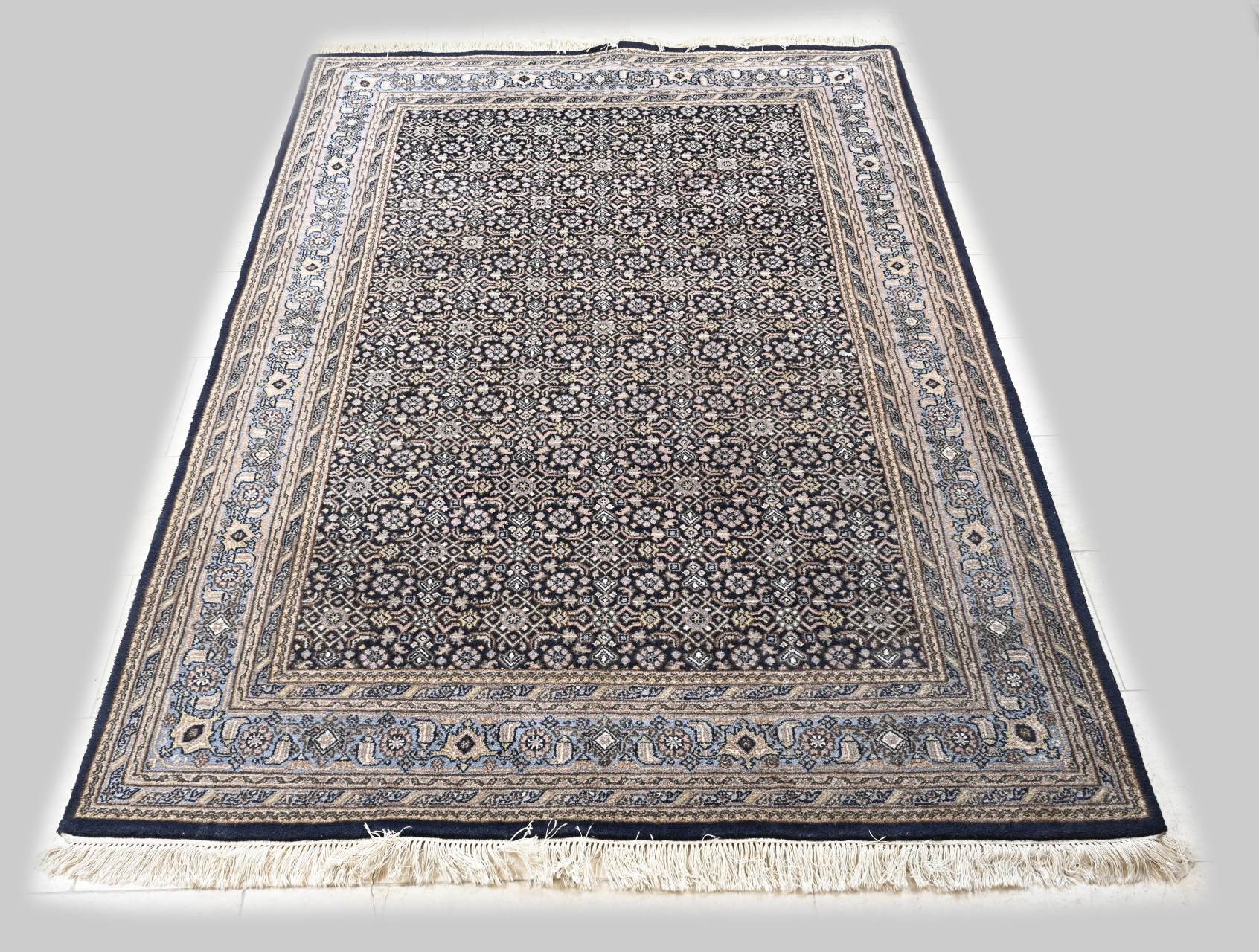 Persian rug, 250 x 171 cm.