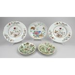 Five Chinese plates Ã˜ 19 - 26 cm.