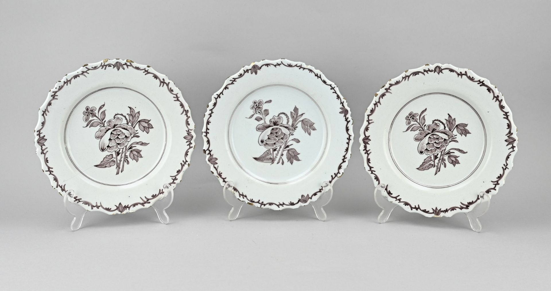 3x Antique plate Ã˜ 22.5 cm.