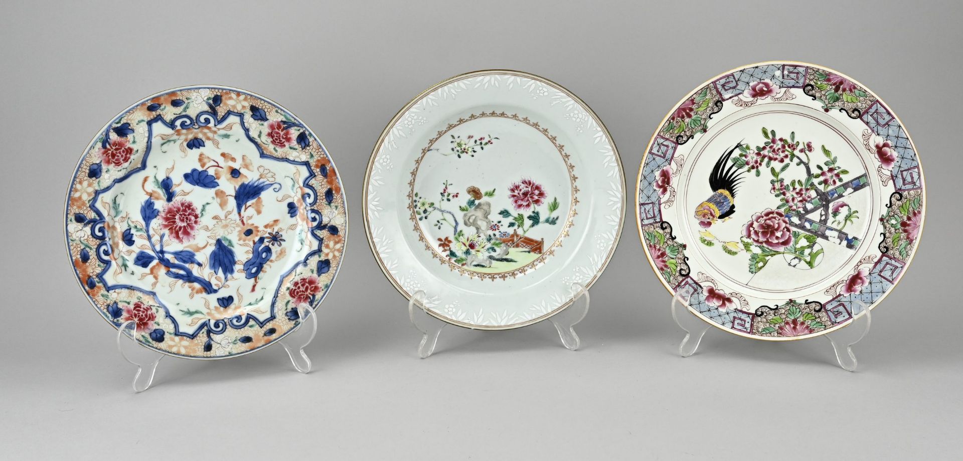 Three Chinese plates Ã˜ 23 - 24 cm.