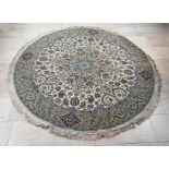 Persian round rug Ã˜ 198 cm.