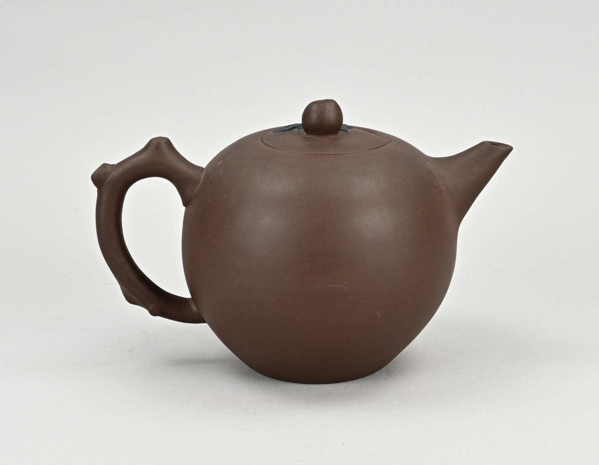 Yixing teapot Ã˜ 14 cm. - Image 2 of 3