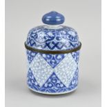 Chinese lidded box Ã˜ 11.5 cm.