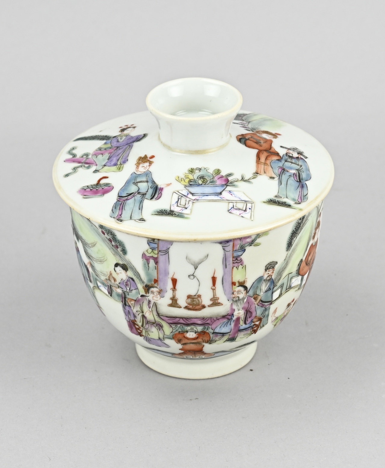 Chinese lidded bowl Ã˜ 12 cm.