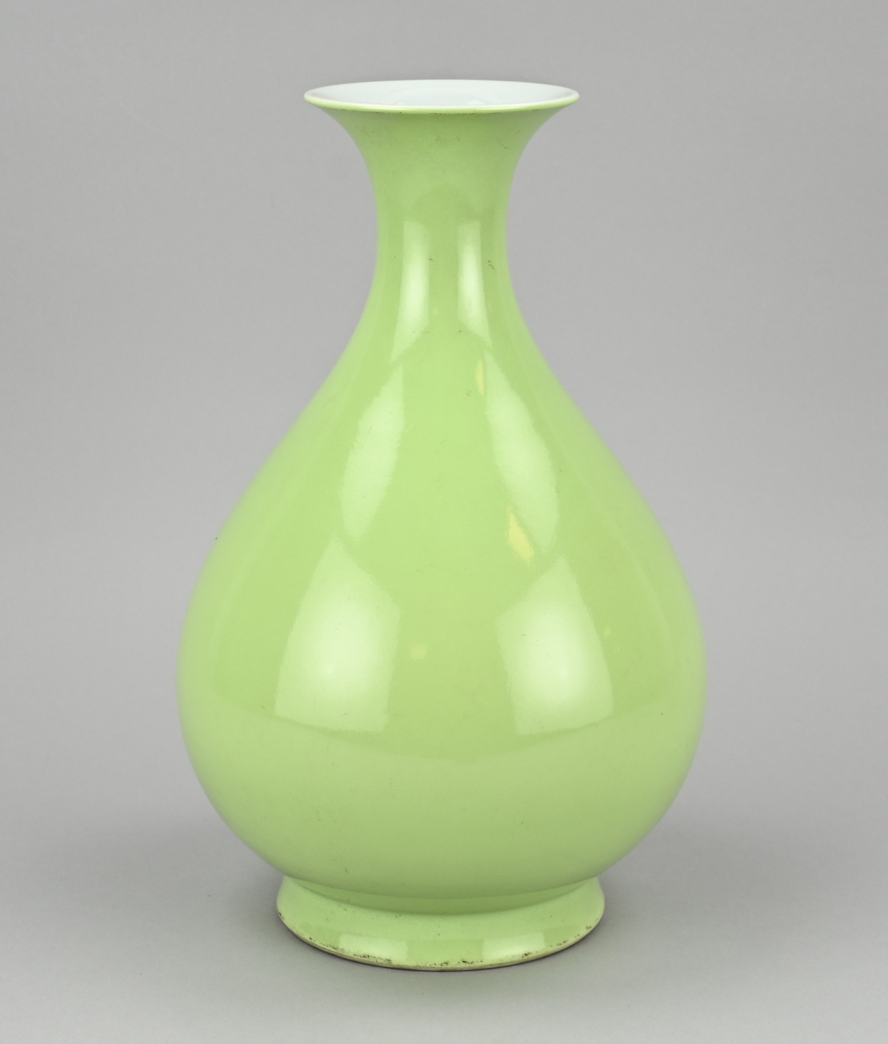 Green celadon vase, H 29.5 cm.