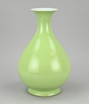 Green celadon vase, H 29.5 cm.