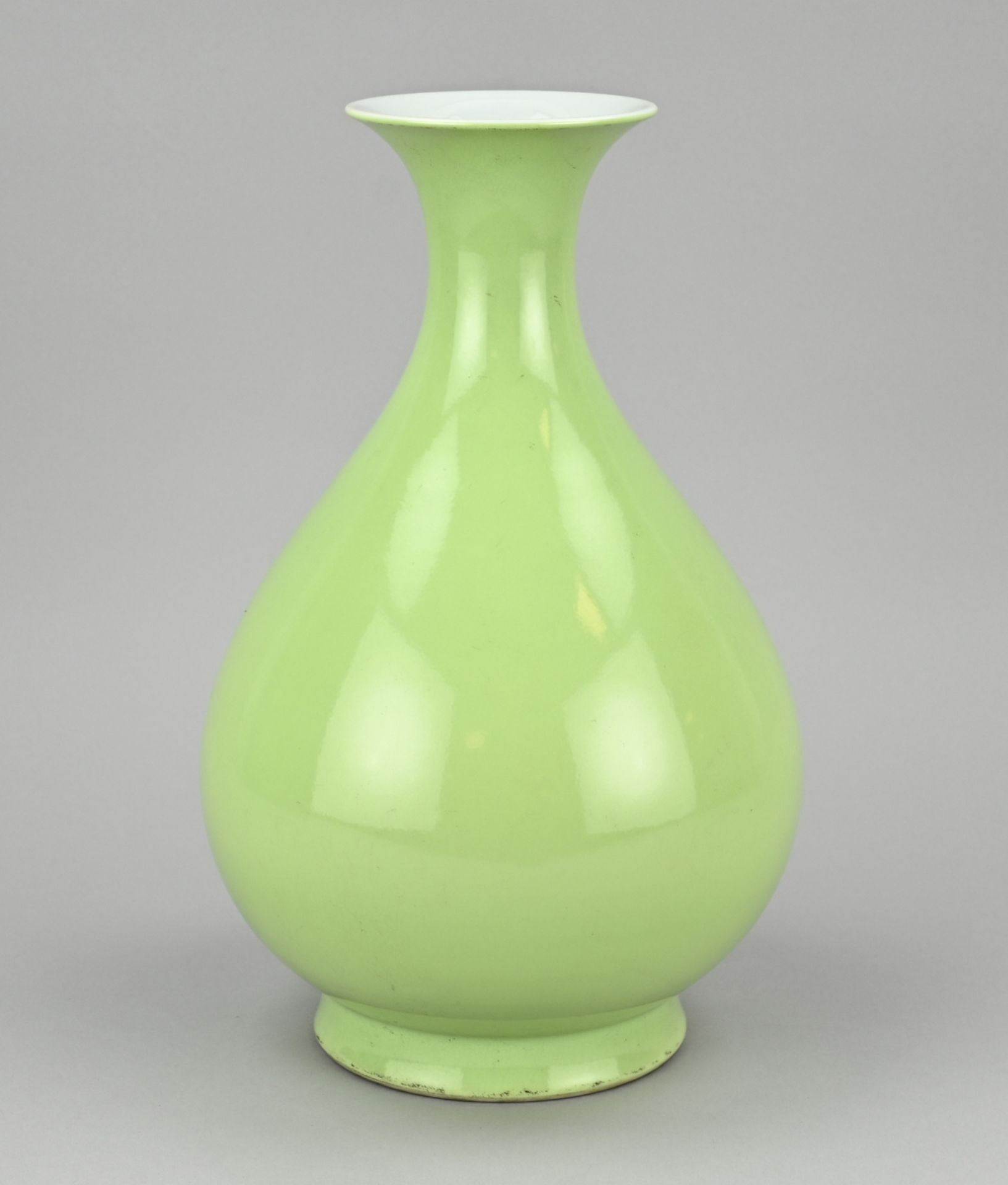 Green celadon vase, H 29.5 cm.