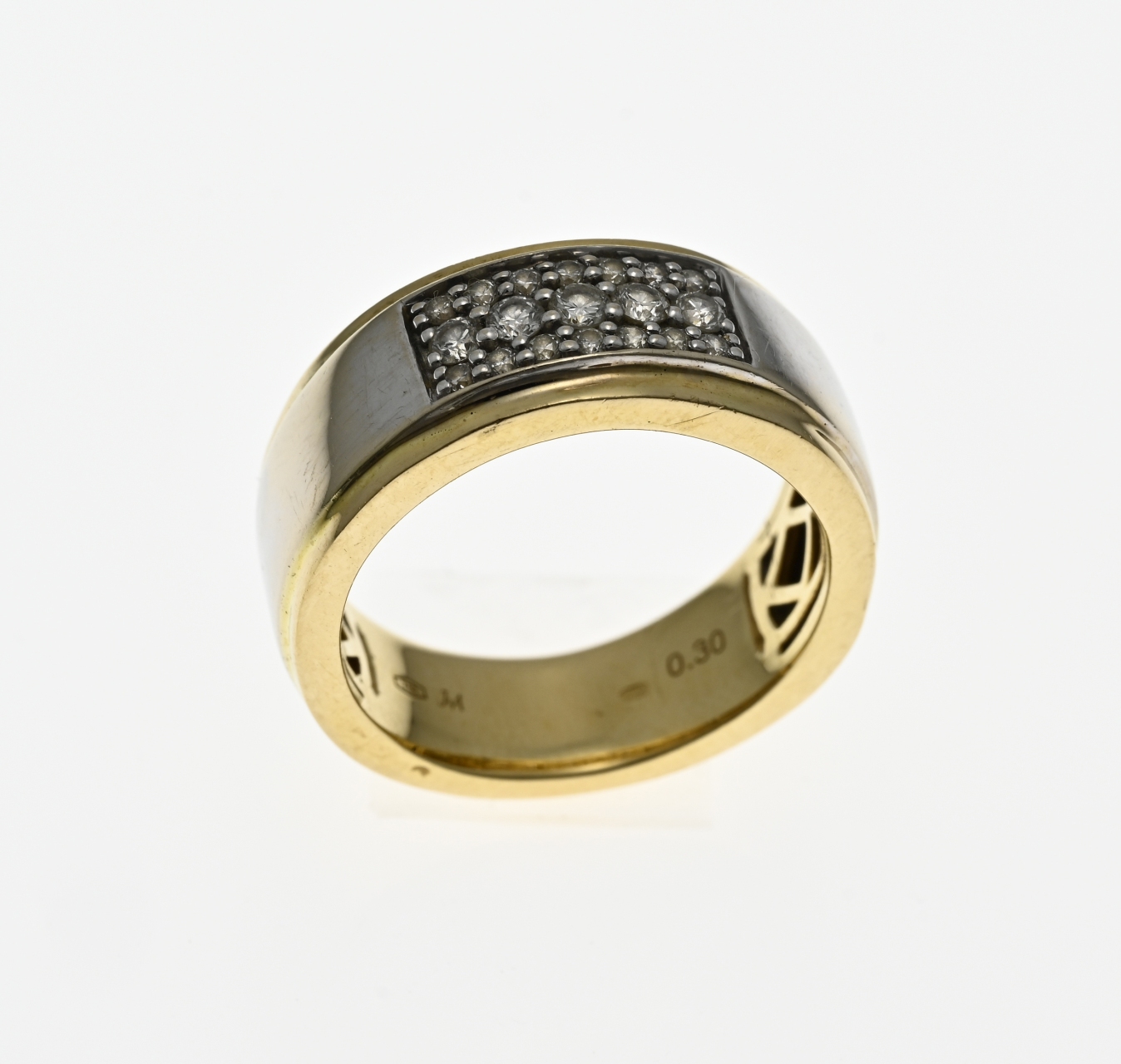 Gold ring with diamond