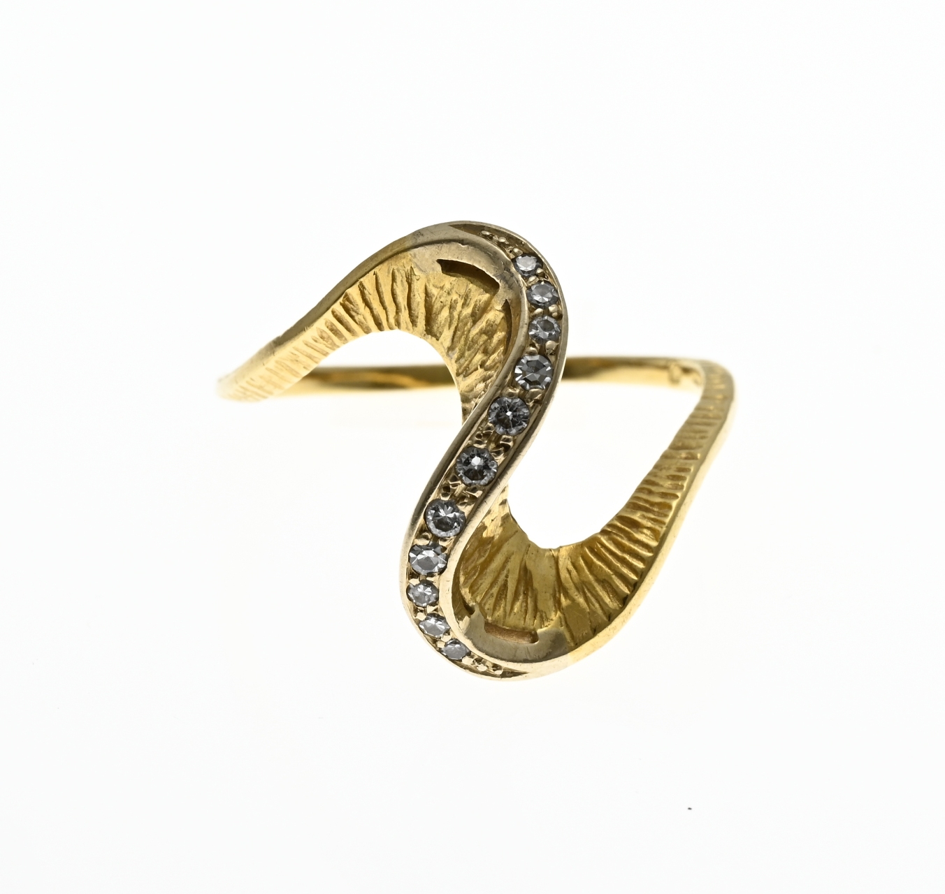 Gold design ring with diamond