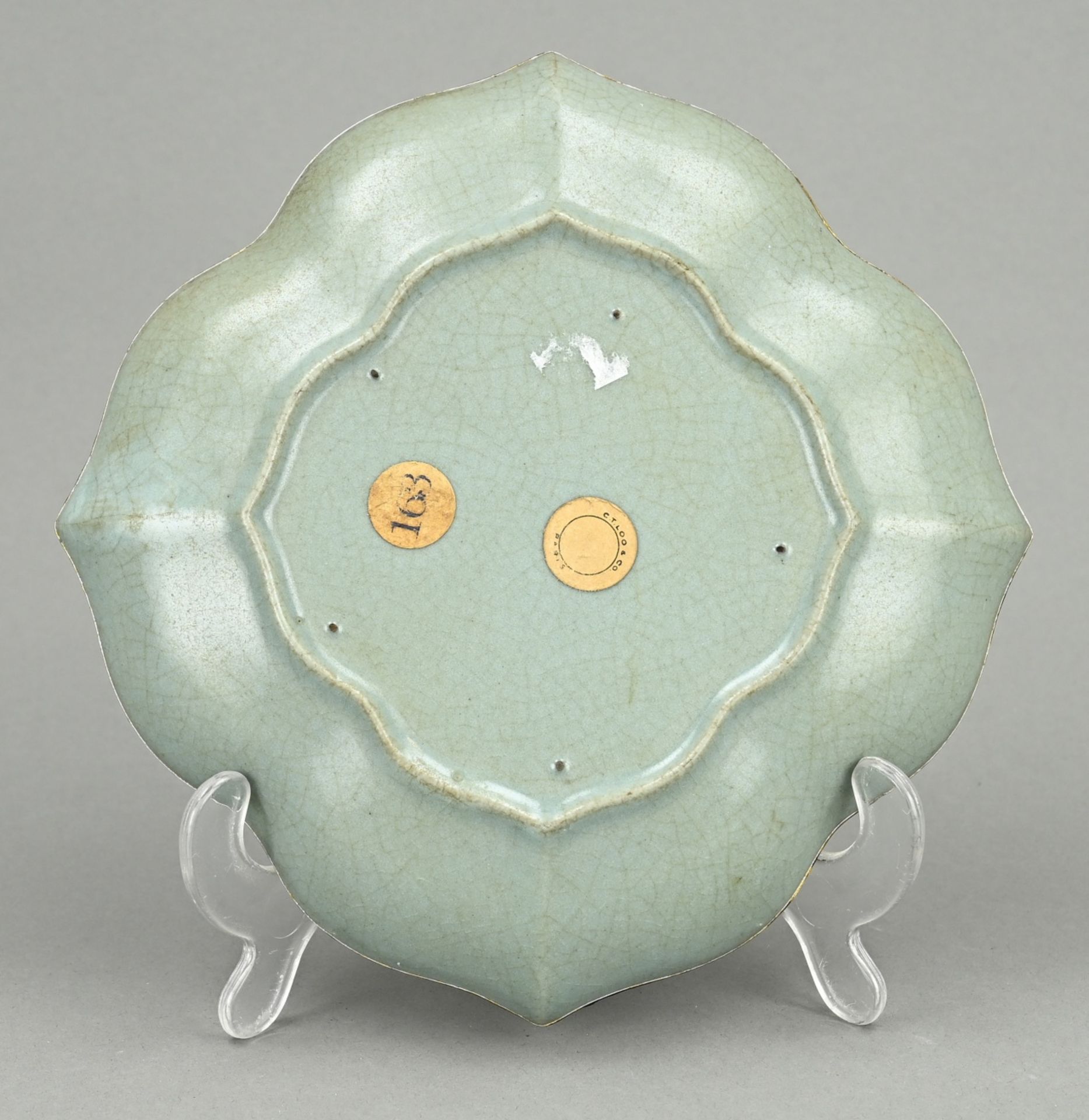 Chinese celadon plate with text Ã˜ 21 x 21.5 cm. - Image 2 of 2