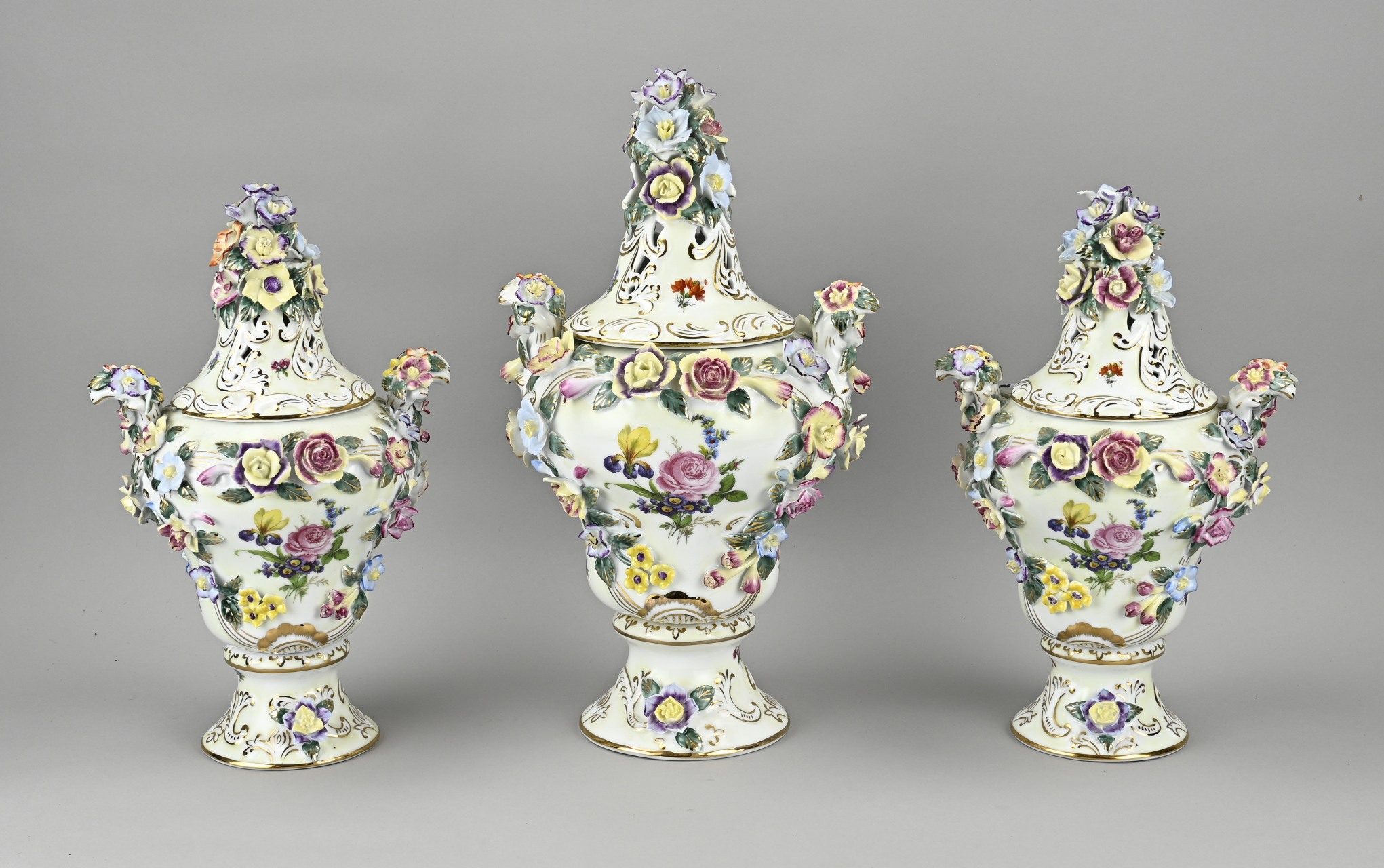 3x Italian lidded vase, H 34 - 40 cm.