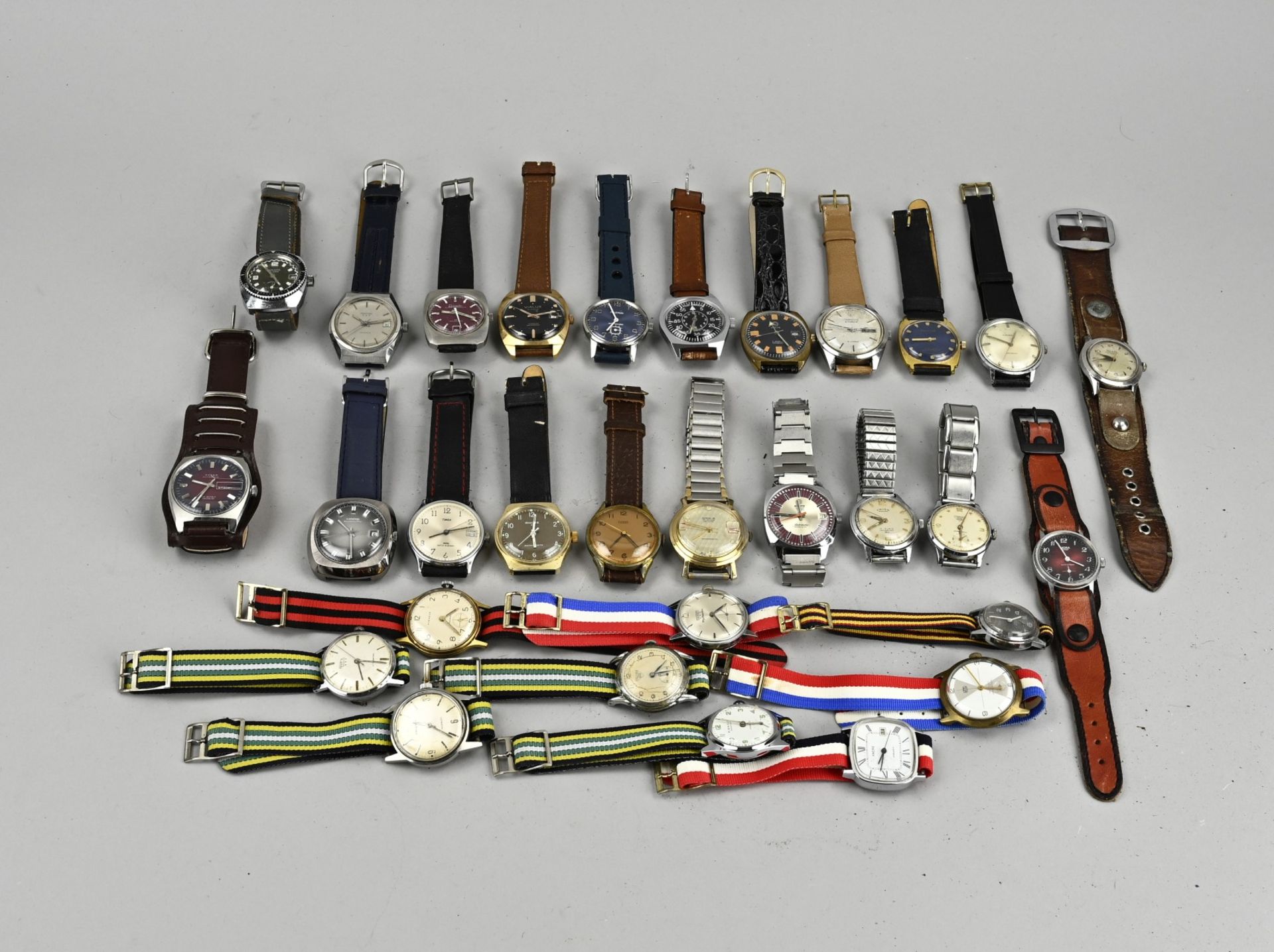 Large lot of watches, approximately 30x