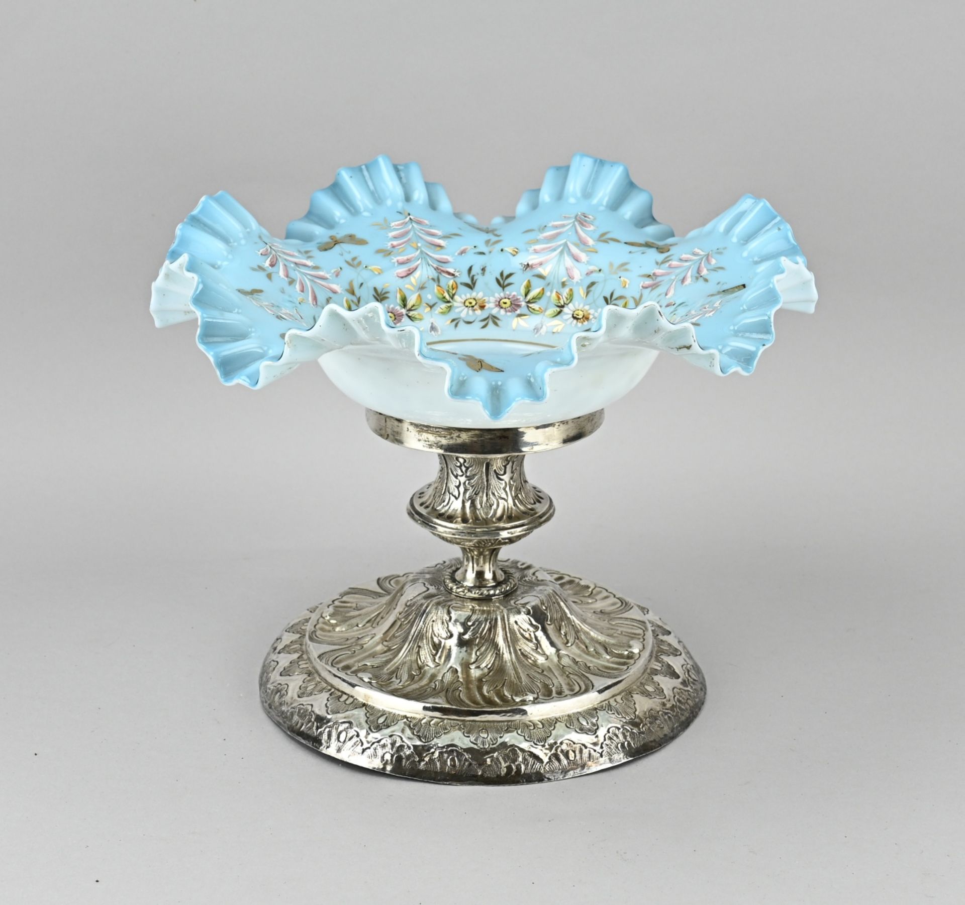 Table piece with opaline glass