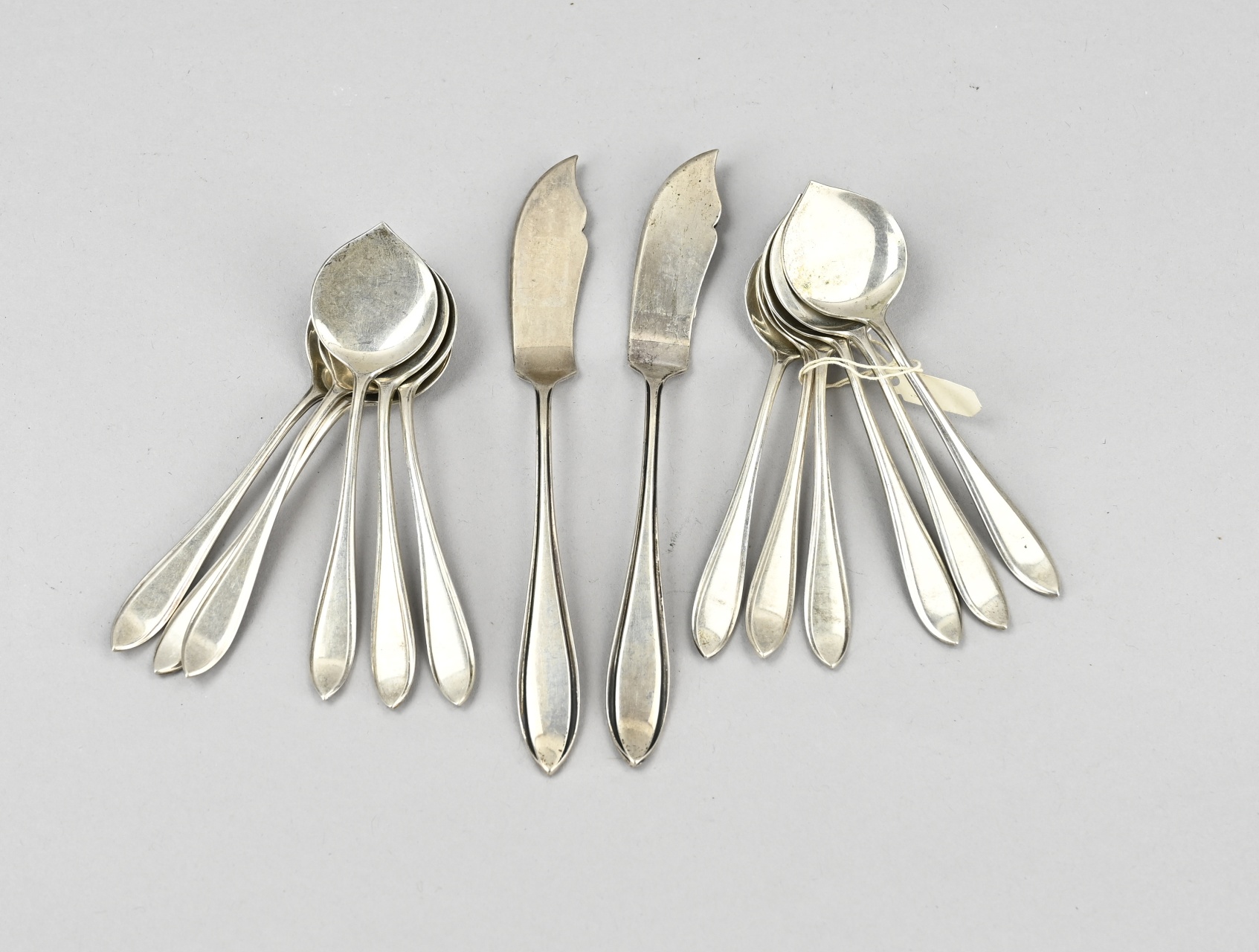 Lot of silver ice cream spoons and butter knives, point fillet