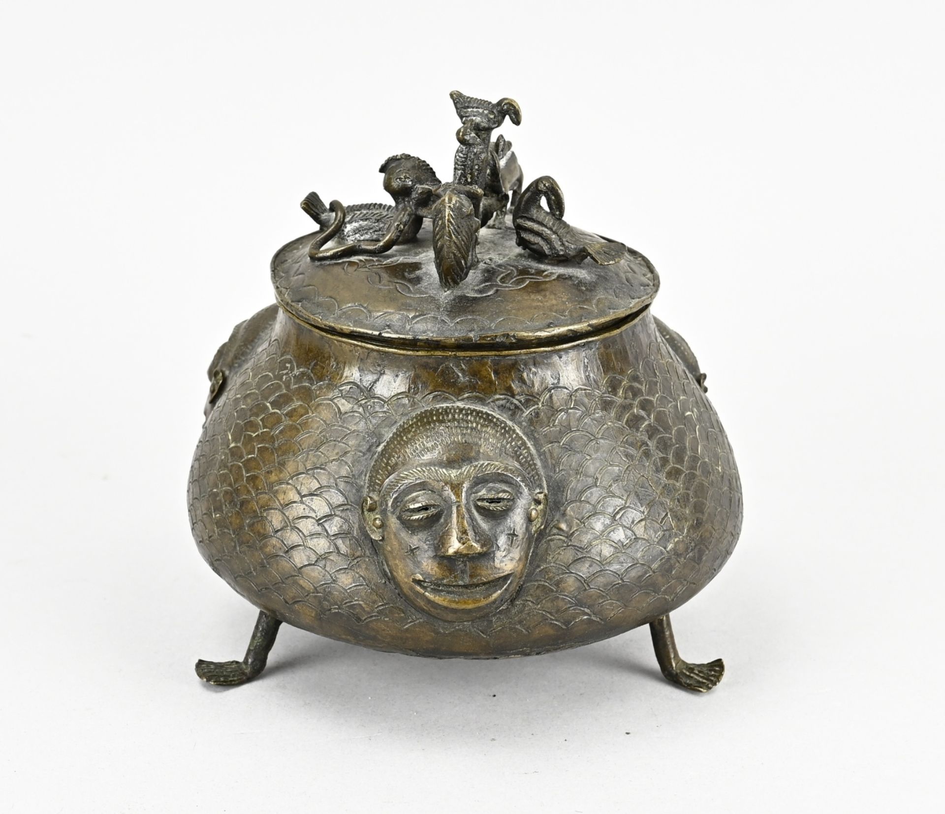 African bronze lidded pot Ã˜ 14.5 cm.