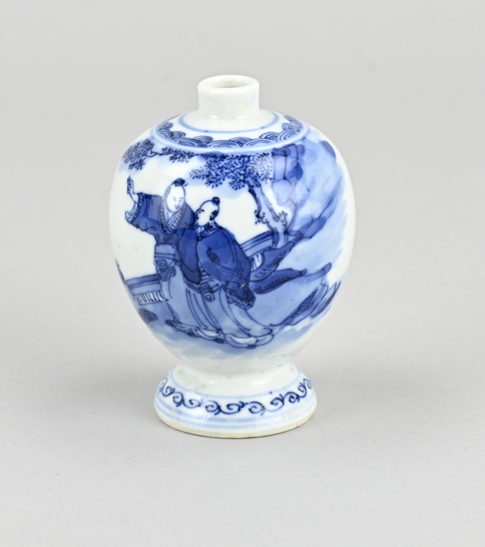 Small Chinese vase, H 8.2 cm.