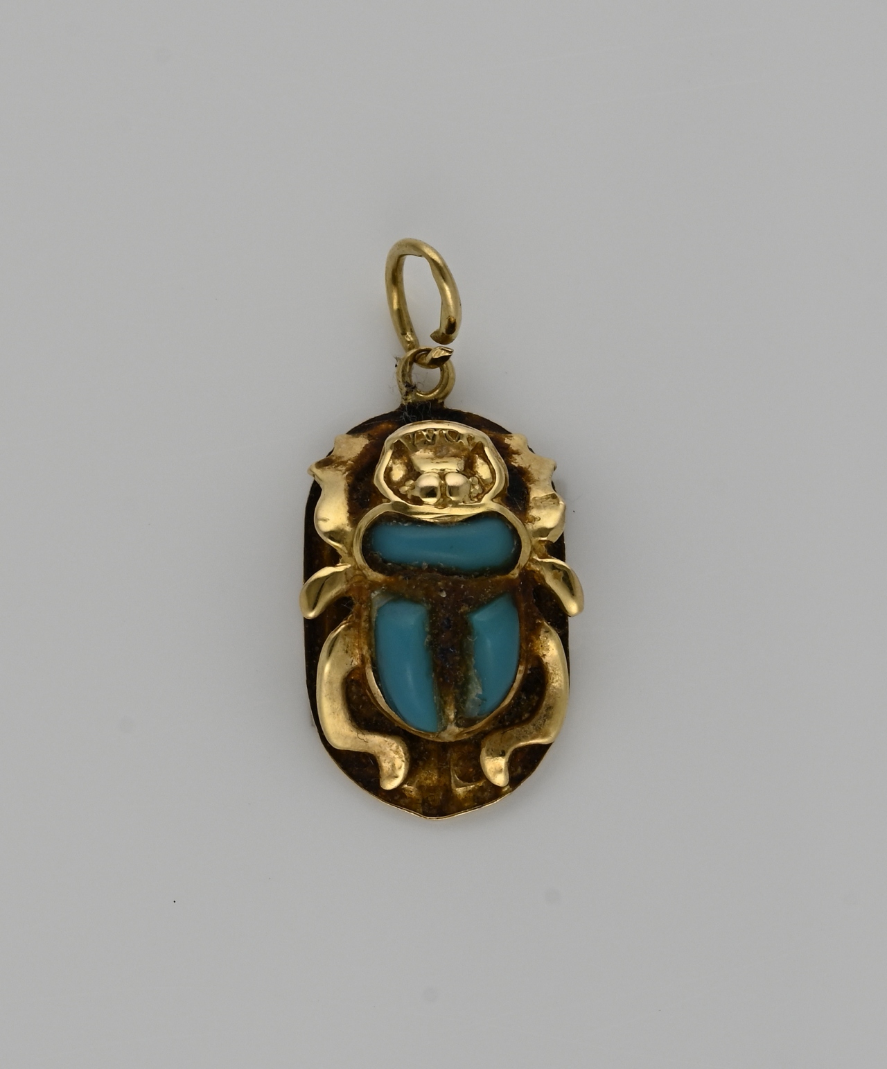 Gold pendant with turquoise